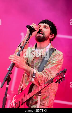 Newport, Royaume-Uni. 18th juin 2022. L'auteur-compositeur et guitariste britannique Sergio Pizzorno, l'homme de front du groupe rock indépendant britannique Kasabian, les gagnants des Q Awards 2010 et 2014 « Best Act in the World Today » se présentant sur scène au festival de l'île de Wight, à Seaclose Park. (Photo par Dawn Fletcher-Park/SOPA Images/Sipa USA) crédit: SIPA USA/Alay Live News Banque D'Images