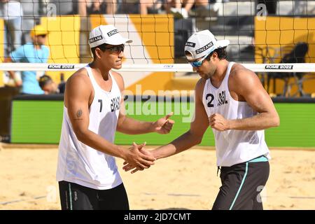 Rome, Italie. 18th juin 2022. Renato/Vitor Felipe (BRA) contre Shalk/Brunner lors des demi-finales des championnats du monde de volley-ball de plage le 18th juin 2022 au Foro Italico à Rome, Italie. Crédit : Agence photo indépendante/Alamy Live News Banque D'Images