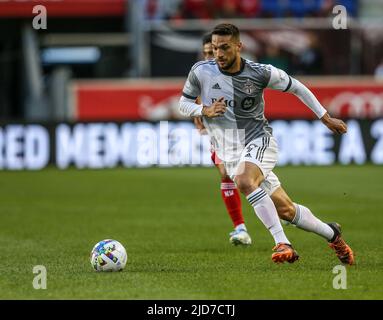Harrison, NJ, États-Unis. 18th juin 2022. Le FC de Toronto avance JesÃºs Jiménez (9) lors d'un match de MLS entre le FC de Toronto et les Red Bulls de New York au Red Bull Arena de Harrison, le NJ. New York a battu Toronto 2-0. Mike Langish/Cal Sport Media. Crédit : csm/Alay Live News Banque D'Images
