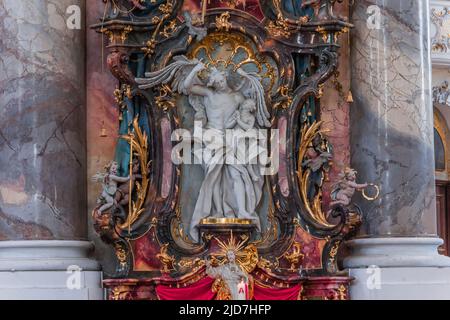 OTTOBEUREN, BAVIÈRE, ALLEMAGNE, 04 JUIN 2022 : statues de stuc rococo, par divers artistes anonymes, 18th siècle, dans la basilique abbatiale d'Ottobeuren Banque D'Images