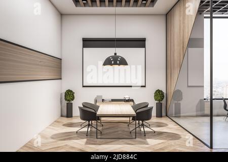 Salle de réunion de style écologique avec plafond et mur en bois, parquet et table de conférence moderne en bois au centre entourée d'une chaise noire Banque D'Images