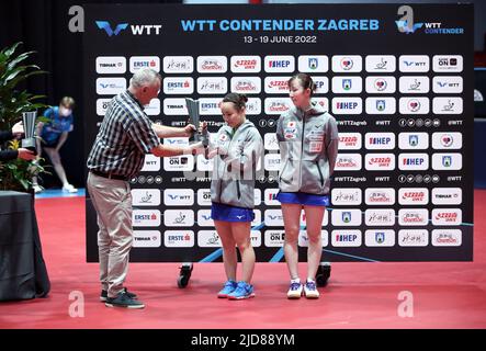Zagreb, Croatie. 19th juin 2022. ZAGREB, CROATIE - JUIN 19 : ITO Mima et Hina Hayata, du Japon, doublent les gagnants au concours de la WTT Zagreb 2022 au Dom Sportova Hall on 19 juin 2022 à Zagreb, en Croatie. Photo: Sanjin Strukic/PIXSELL Credit: Pixsell photo & Video Agency/Alay Live News Banque D'Images