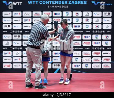 Zagreb, Croatie. 19th juin 2022. ZAGREB, CROATIE - JUIN 19 : ITO Mima et Hina Hayata, du Japon, doublent les gagnants au concours de la WTT Zagreb 2022 au Dom Sportova Hall on 19 juin 2022 à Zagreb, en Croatie. Photo: Sanjin Strukic/PIXSELL Credit: Pixsell photo & Video Agency/Alay Live News Banque D'Images