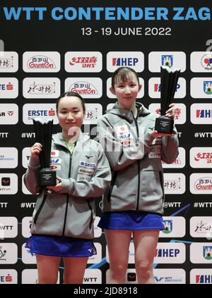 Zagreb, Croatie. 19th juin 2022. ZAGREB, CROATIE - JUIN 19 : ITO Mima et Hina Hayata, du Japon, doublent les gagnants au concours de la WTT Zagreb 2022 au Dom Sportova Hall on 19 juin 2022 à Zagreb, en Croatie. Photo: Sanjin Strukic/PIXSELL Credit: Pixsell photo & Video Agency/Alay Live News Banque D'Images