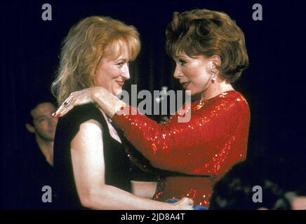 STREEP, MACLAINE, POSTCARDS FROM THE EDGE, 1990 Banque D'Images