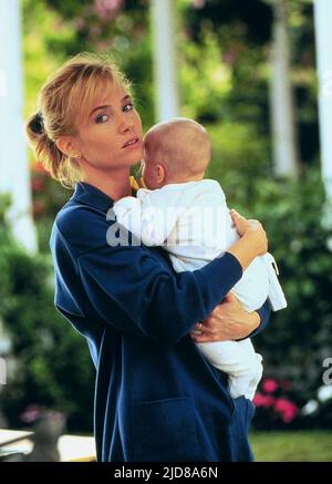 REBECCA DE MORNAY, la main qui berce l'enfant, 1992 Banque D'Images