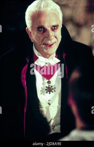 LESLIE NIELSEN, DRACULA : mort et en l'aimant, 1995 Banque D'Images