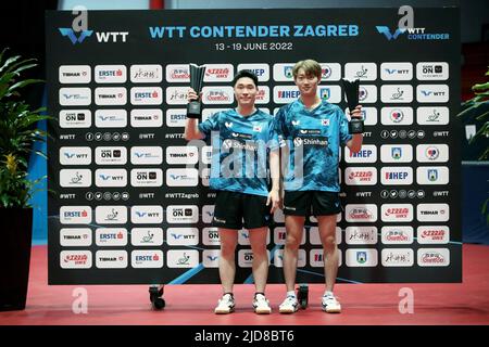 Zagreb, Croatie. 19th juin 2022. ZAGREB, CROATIE - JUIN 19 : Jang Woojin et Cho Daeseong de Corée, doublent les gagnants du concours de la WTT Zagreb 2022 au Dom Sportova Hall on 19 juin 2022 à Zagreb, Croatie. Photo: Sanjin Strukic/PIXSELL Credit: Pixsell photo & Video Agency/Alay Live News Banque D'Images