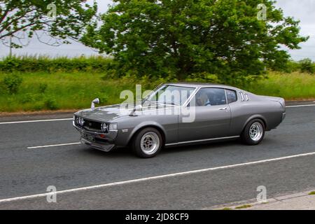 1975 70s coupé Toyota Celica GT gris des années 70; classique, moderne, classique, supercars et véhicules spécialisés en route vers Lytham St Annes, Lancashire, Royaume-Uni Banque D'Images