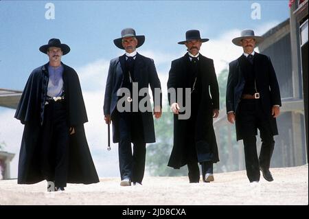 KILMER,ELLIOTT,RUSSELL,PAXTON, TOMBSTONE, 1993 Banque D'Images