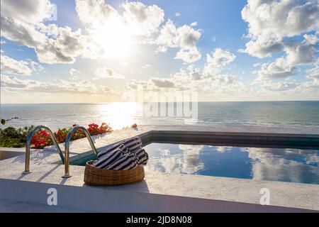 Arraial d'Ajuda, est un district de la municipalité brésilienne de Porto Seguro, sur la côte de l'État de Bahia. Banque D'Images