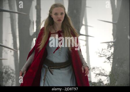 AMANDA SEYFRIED, CAGOULE ROUGE, 2011, Banque D'Images