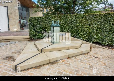 Le Bradford Fire Disaster Memorial, commémorant l'incendie du terrain de football de Bradford City, le 11 mai 1985, qui a tué 56 personnes. Banque D'Images