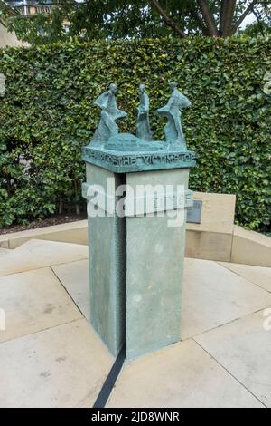 Le Bradford Fire Disaster Memorial, commémorant l'incendie du terrain de football de Bradford City, le 11 mai 1985, qui a tué 56 personnes. Banque D'Images