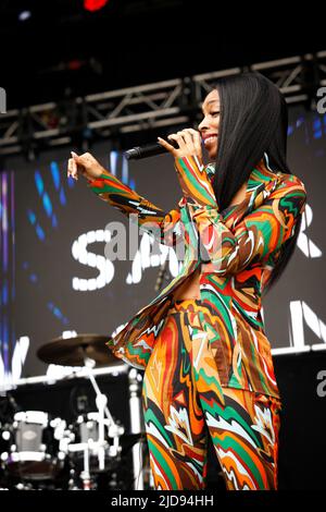 Sabrina Washington de mis-Teeq au Festival Fantasia, Promenade Park, Maldon, Essex © Clarissa Debenham / Alamy Banque D'Images