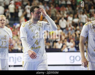 FIROO: 06/18/2022, handball, saison 2022/2023, Ligue des Champions EHF, finale 4 semi-finale THW Kiel - FC Barcelone 30:34. Déçu, Domagoj Duvnjak Banque D'Images