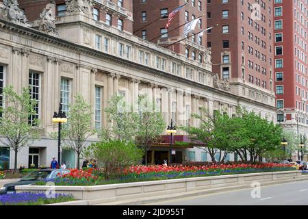 CHICAGO, ILLINOIS, ÉTATS-UNIS - 12 mai 2018 : vue extérieure du Hilton Chicago. Banque D'Images