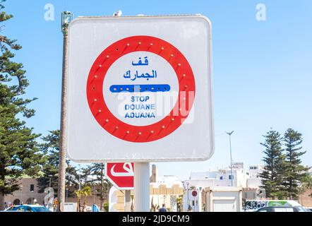 Stop à Douane - douane, point d'accès aux transports vers le port d'Essaouira, Maroc Banque D'Images