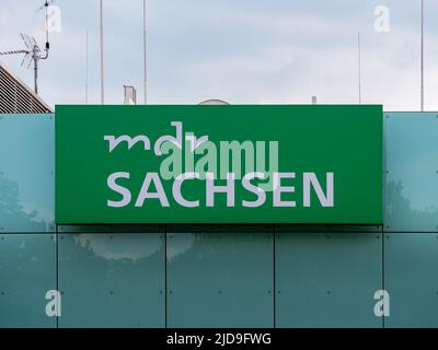 Logo MDR Sachsen sur une façade de bâtiment. Chaîne de télévision publique de Saxe. Production de médias en Allemagne de l'est. Grand employeur dans le secteur des médias. Banque D'Images