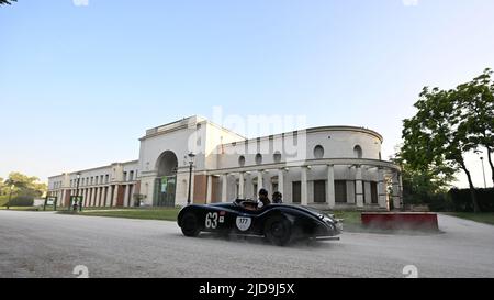 Parme, Italie. 17th juin 2022. N°177 RIK RUEBENS-SYLVIE DEKIEN (bel) JAGUAR XK120 OTS ROADSTER -1950 LIEU :PARCO DUCALE -PARME en 1000miglia, moteurs historiques à Parme, Italie, 17 juin 2022 crédit: Agence photo indépendante/Alamy Live News Banque D'Images