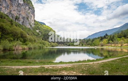 Réserve naturelle de Nembia. Oasis naturaliste du lac Nembia à l'ouest du Trentin-Haut-Adige - Parc naturel d'Adamello-Brenta - nord de l'Italie - sud de l'UE Banque D'Images