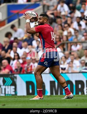 Twickenham, Royaume-Uni. 19th juin 2022. Angleterre V Barbarians. Stade de Twickenham. Twickenham. Joe Cokanasiga (Angleterre) pendant le match de rugby Angleterre V Barbarians. Credit: Sport en images/Alamy Live News Banque D'Images