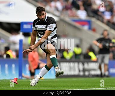 Twickenham, Royaume-Uni. 19th juin 2022. Angleterre V Barbarians. Stade de Twickenham. Twickenham. Antoine Hastoy (Barbarians) donne des coups de pied lors du match de rugby Angleterre V Barbarians. Credit: Sport en images/Alamy Live News Banque D'Images