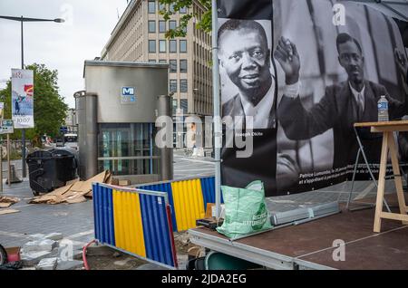 Photos de Lumumba et Okito sur la scène de la diaspora congolaise rendre hommage à Patrice Emery Lumumba, pendant la période la plus prospère à Bruxelles, Belgique le 19/06/2022 Lumumba était un homme politique congolais et un dirigeant de l'indépendance qui a servi comme premier ministre de la République démocratique du Congo. Après son assassinat, Lumumba est considéré comme un martyr du mouvement panafricain. Pendant les manifestations, les militants ont exigé la punition des responsables de l'assassinat, qui sont encore en liberté malgré le passage des années. Par Wiktor Dabkowski Banque D'Images