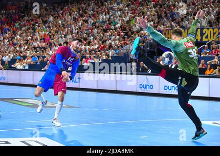 Cologne, Allemagne. 19th juin 2022. Ludovic Fabregas lors du match de handball de la Ligue des champions de l'EHF entre Barca et Lomza vive Kielce sur 19 juin 2022 à Cologne, en Allemagne. (Photo par Andrachiewicz/PressFocus/SIPA USA) France OUT, Pologne OUTFrance OUT, Pologne OUT crédit: SIPA USA/Alay Live News Banque D'Images