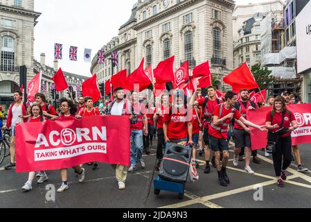 Acorn Housing initiative, nous exigeons une meilleure marche dans le centre de Londres, des milliers de manifestants défilent pour exiger de la part du gouvernement une action sur la hausse Banque D'Images