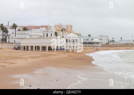 Bains de la Caleta, sur la plage de Cadix, Andalousie, Espagne Banque D'Images