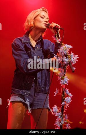 Newport, Royaume-Uni. 19th juin 2022. Nina Lindberg Nesbitt, chanteuse de rock indienne écossaise, se produit sur scène au festival de l'île de Wight. Crédit : SOPA Images Limited/Alamy Live News Banque D'Images