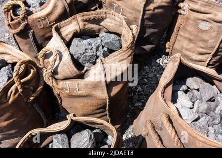 Sacs de toile ou de jute de charbon. ROYAUME-UNI 2022 Banque D'Images