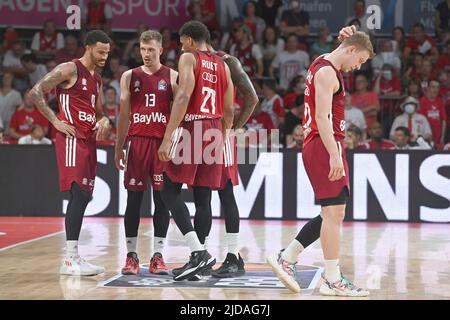 Bayern joueurs, de gauche à droite: Nick Weiler-Babb (FCB), Andreas OBST (FCB), Augustine RUBIT (FCB), Ognjen JARAMAZ (FCB) déception, frustrés, déçus, frustrés, découragés, Basketball 1st Bundesliga, FINALE, jeu 4, FC Bayern Munich-Alba Berlin 81-96 on 19 juin 2022, AUDIDM E. Banque D'Images