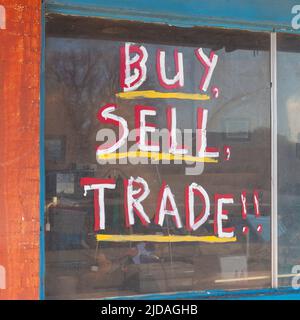 Acheter vendre une transaction se connecter à l'ancienne fenêtre de la boutique. Banque D'Images