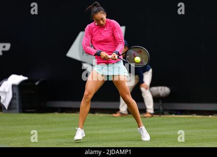 Devonshire Park, Eastbourne, Royaume-Uni. 19th juin 2022. Rothesy International série WTA 500 Tournoi de tennis de pelouse; Qinwen Zheng (CHN) joue contre Magdalena Frech (POL) crédit: Action plus Sports/Alay Live News Banque D'Images