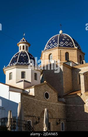 Dômes bleus de l'église notre-Dame de consolation d'Altea. Banque D'Images