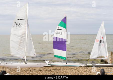 Kent, Royaume-Uni. 19th juin 2022. Tankerton 60 minutes de course de voile 'Commodore 3 & 4' a eu lieu sous l'eau saccadée dans un après-midi venteux d'été aujourd'hui.Credit: Xiu Bao/Alay Live News Banque D'Images