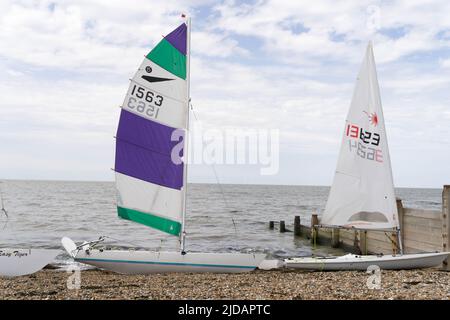 Kent, Royaume-Uni. 19th juin 2022. Tankerton 60 minutes de course de voile 'Commodore 3 & 4' a eu lieu sous l'eau saccadée dans un après-midi venteux d'été aujourd'hui.Credit: Xiu Bao/Alay Live News Banque D'Images