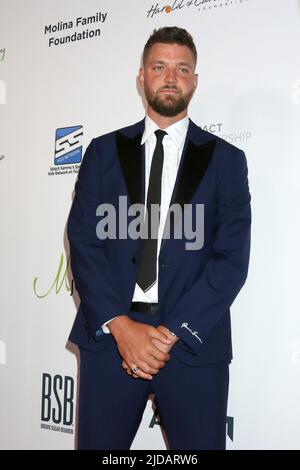 21st Gala annuel Harold et Carole Pump Foundation Red Carpet à l'hôtel Beverly Hilton de Beverly Hills, Californie. Le Gala est un dîner de célébrité qui honore Smokey Robinson, Isiah Thomas, John Calipari, Gale Greene et Dan Schwab avec: Chandler Parsons où: Beverly Hills, Californie, États-Unis quand: 21 août 2021 crédit: Nicky Nelson/WENN.com Banque D'Images