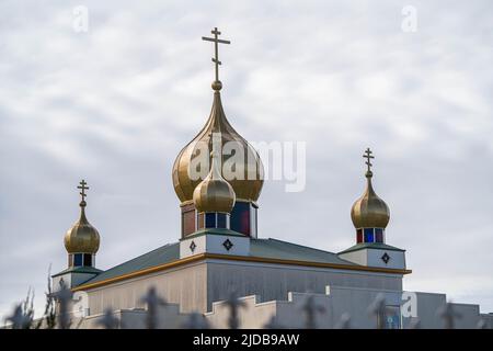 20 juin 2022 : dômes d'oignons de l'église orthodoxe autocéphalique bélarussienne Saint-Pierre et Paul à Adélaïde en Australie Banque D'Images