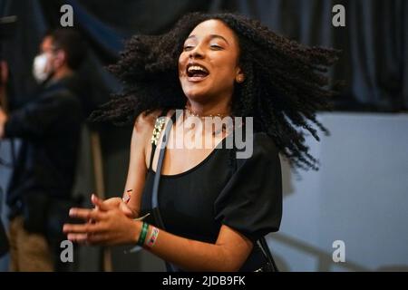 Bogota, Colombie. 20th juillet 2022. Une femme célèbre la victoire du candidat Gustavo Petro du parti Paco Historico, le nouveau président de .Colombia à Bogota sur 19 juin 2022. (Credit image: © Daniel Garzon Herazo/ZUMA Press Wire) Banque D'Images