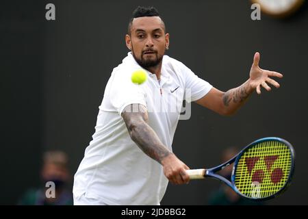 Photo du dossier datée du 01-07-2021 de Nick Kyrgios qui est aussi enthousiaste au sujet de l'herbe qu'il est méprisant de l'argile, et il n'a fait aucun secret de ses grandes ambitions pour Wimbledon. Date de publication : (lundi 20 juin 2022. Banque D'Images