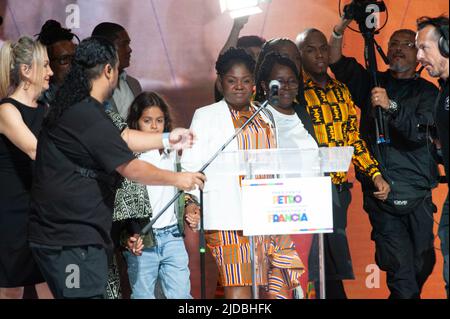 Bogota, Colombie. 19th juin 2022. Francia Marquez, vice-présidente élue, prononce un discours à la Movistar Arena de Bogota, en Colombie, après que les résultats ont montré que le candidat de gauche à la présidence Gustavo Petro est le premier président de gauche en Colombie à gagner avec 11'281,013 votes pour le centre de Rodolfo Hernandez avec une différence de 700,000 votes sur 19 juin 2022. Photo de: CHEPA Beltran/long Visual Press crédit: Long Visual Press/Alay Live News Banque D'Images