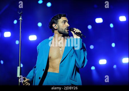 Milan, Italie. 19th juin 2022. Marco Mengoni chantant sur la scène - milan san siro pendant Marco Mengoni, concert de musique de chanteur italien à Milan, Italie, 19 juin 2022 crédit: Agence de photo indépendante/Alamy Live News Banque D'Images