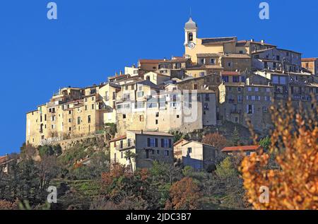 France, Alpes-Maritimes Berre-les-Alpes, village perché, arrière-pays pays Niçois Banque D'Images