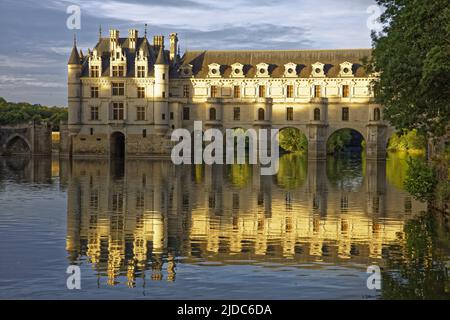 France, Indre-et-Loire Château de Chenonceau, vue depuis les rives du cher Banque D'Images