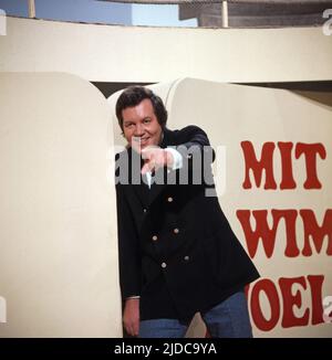 Drei mal Neun, ZDF Quizshow, Deutschland, 1971, Showmaster Wim Thoelke. Drei mal Neun, série de quiz TV, Allemagne, 1971, présentateur Wim Thoelke Banque D'Images