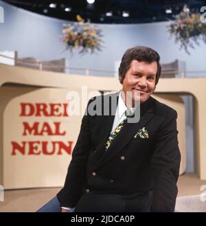 Drei mal Neun, ZDF Quizshow, Deutschland, 1971, Showmaster Wim Thoelke. Drei mal Neun, série de quiz TV, Allemagne, 1971, présentateur Wim Thoelke Banque D'Images