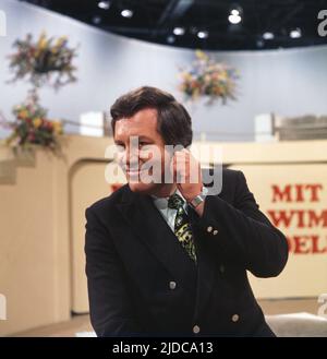 Drei mal Neun, ZDF Quizshow, Deutschland, 1971, Showmaster Wim Thoelke. Drei mal Neun, série de quiz TV, Allemagne, 1971, présentateur Wim Thoelke Banque D'Images